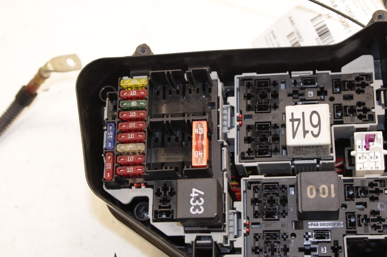 11-18 Porsche Cayenne Platinum 3.6L Engine Bay Junction Fuse Box w/ Wire *ReaD* - Alshned Auto Parts