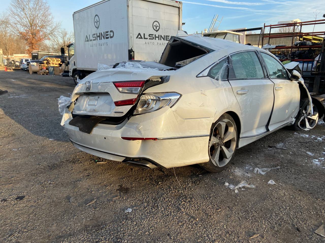 Donor vehicle 2018 Honda Accord Touring White - Alshned Auto Parts