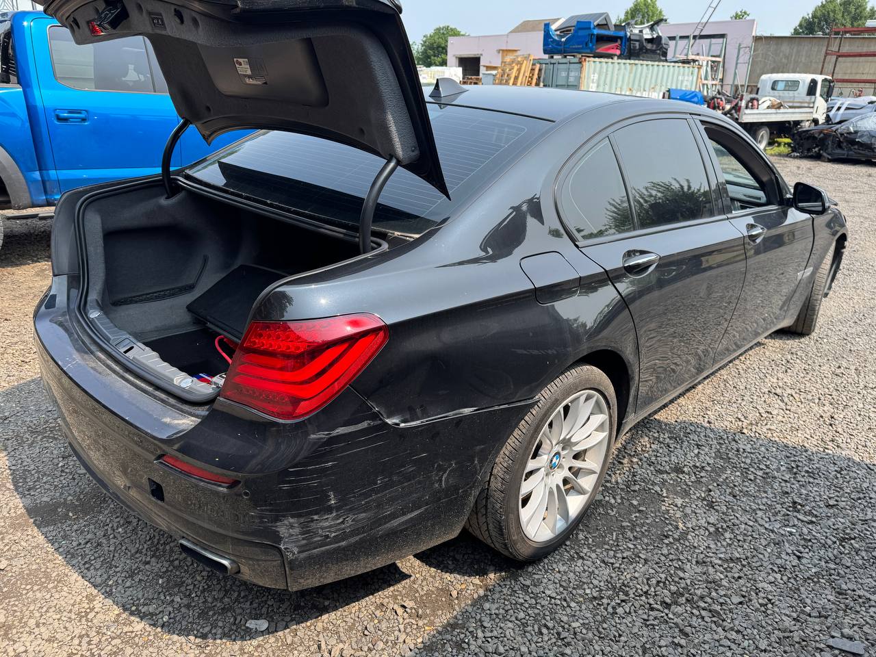 Donor vehicle 2014 BMW 750I xDrive Black - Alshned Auto Parts