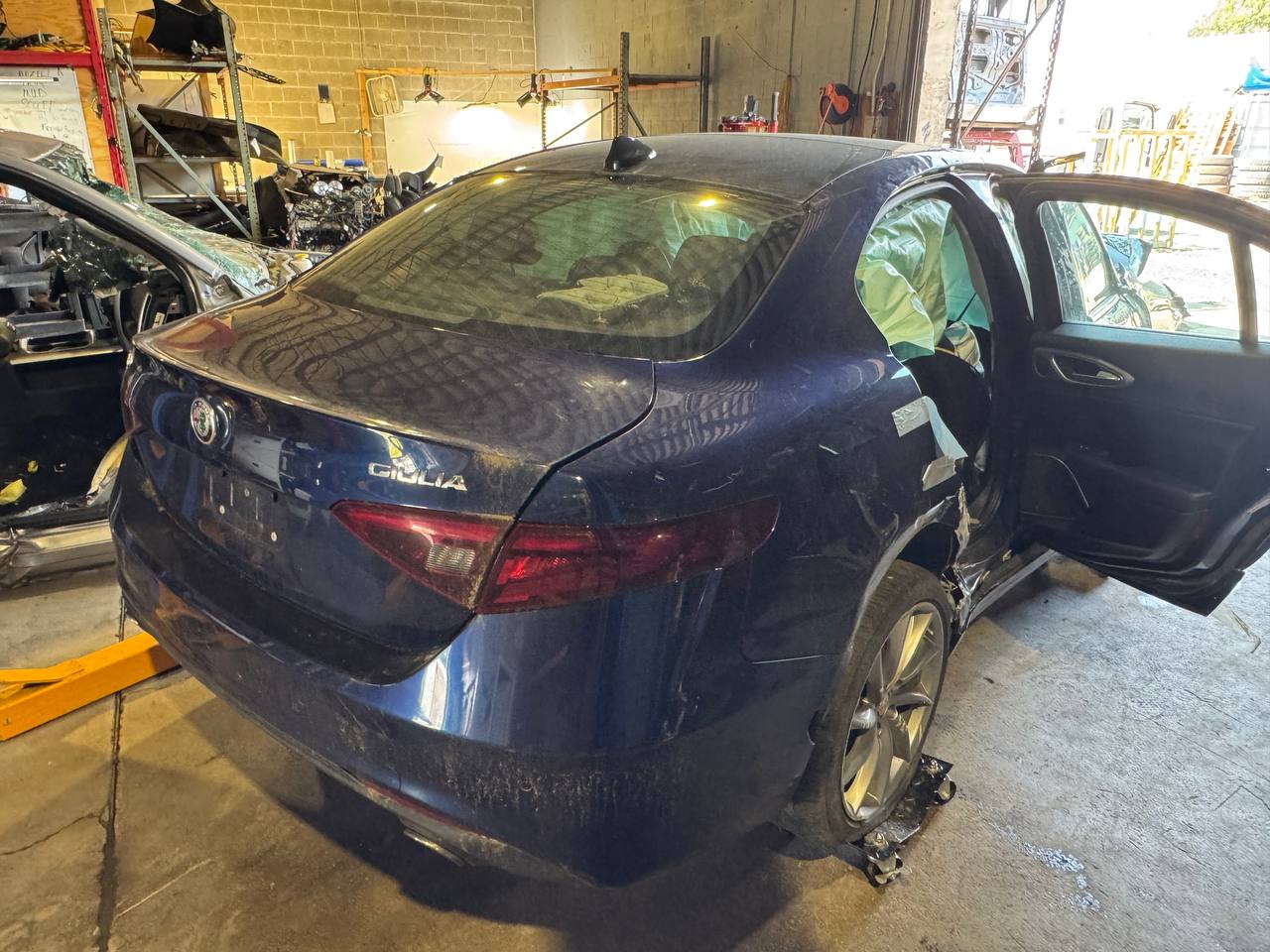 Donor vehicle 2017 Alfa Romeo Giulia Ti AWD Blue - Alshned Auto Parts
