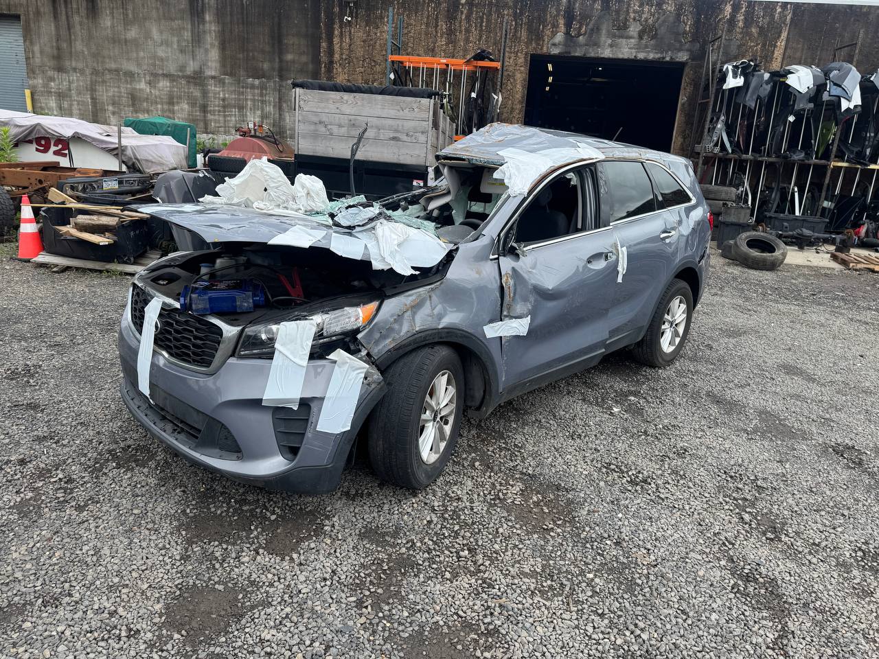 Donor vehicle 2020 KIA Sorento 3.3L LX Silver - Alshned Auto Parts