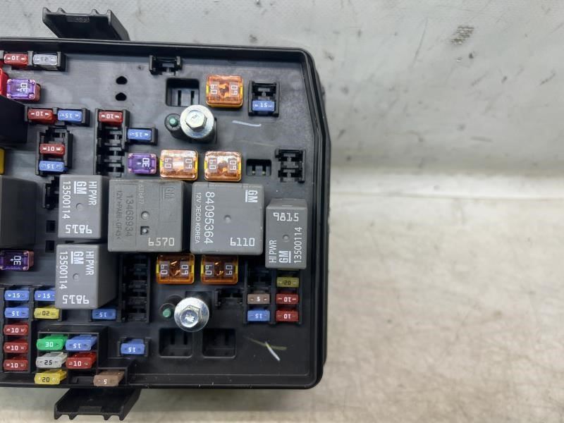 2019-2022 GMC Sierra 1500 Engine Fuse Junction Box 84594609 OEM - Alshned Auto Parts