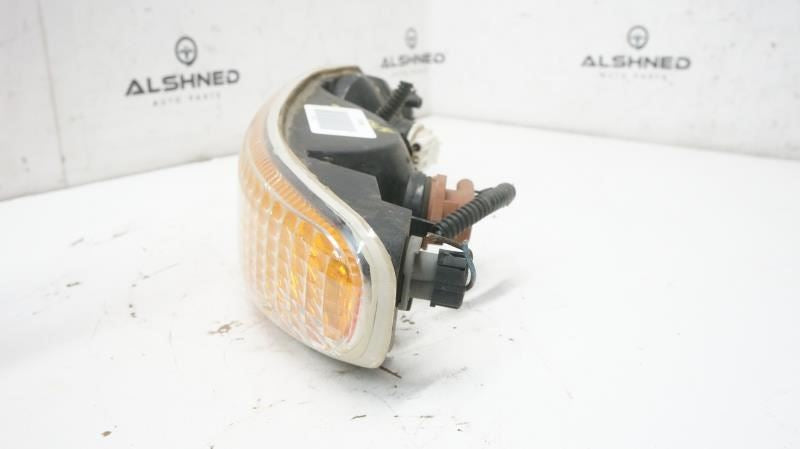 2005 GMC Denali XL Driver Left Front Corner Park Turn Signal Light 15199554 OEM - Alshned Auto Parts