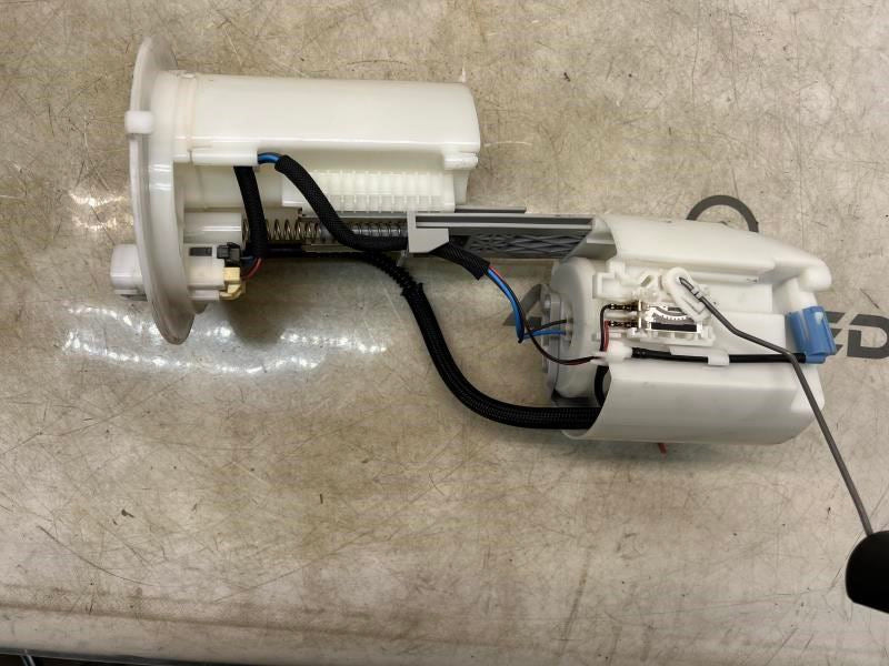 2010-2015 Toyota Prius Fuel Pump Assembly 77020-47081 OEM