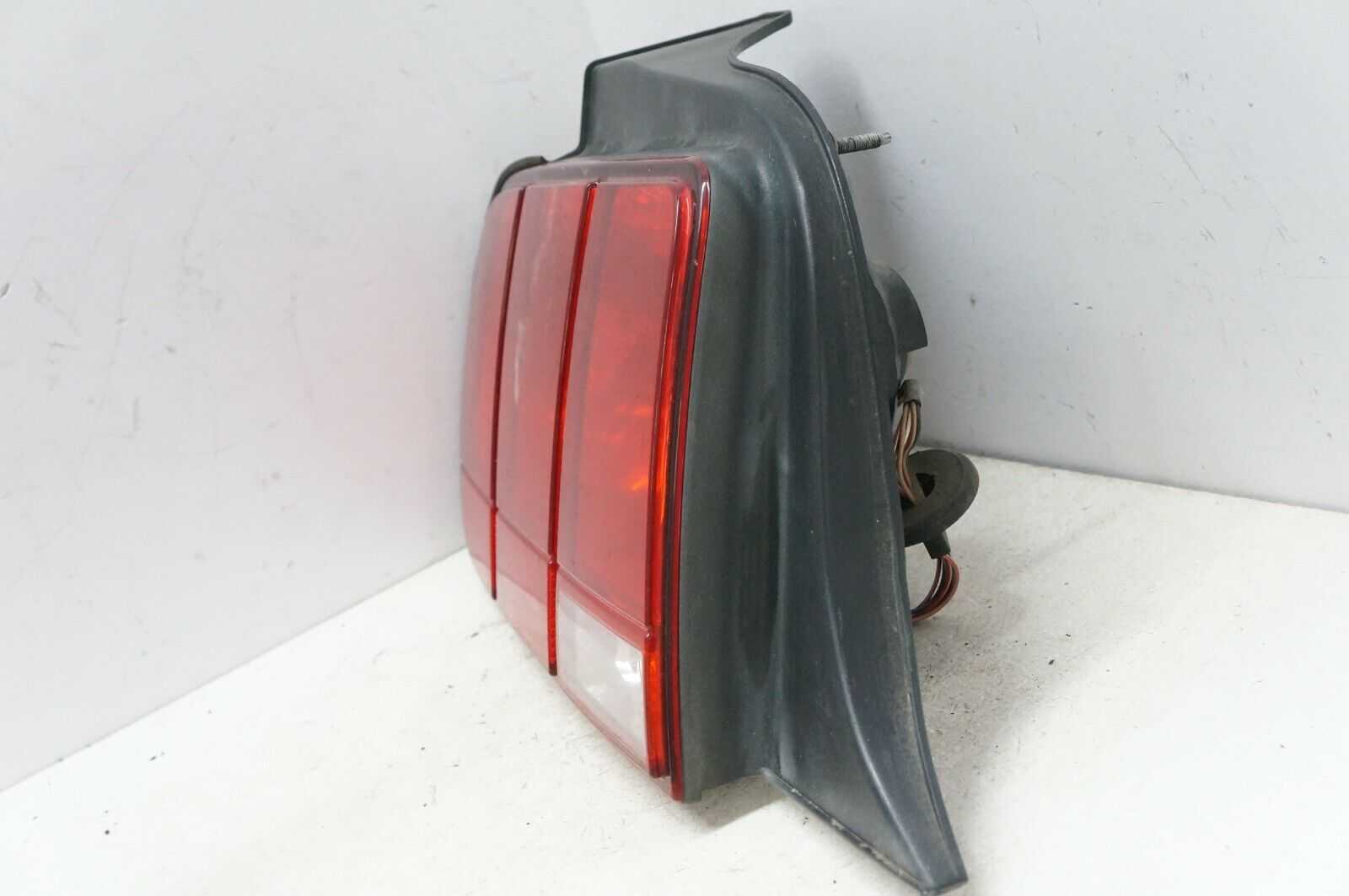 2005-2009 Ford Mustang Driver Left Rear Tail Light Lamp 6R3Z-13405-A OEM - Alshned Auto Parts