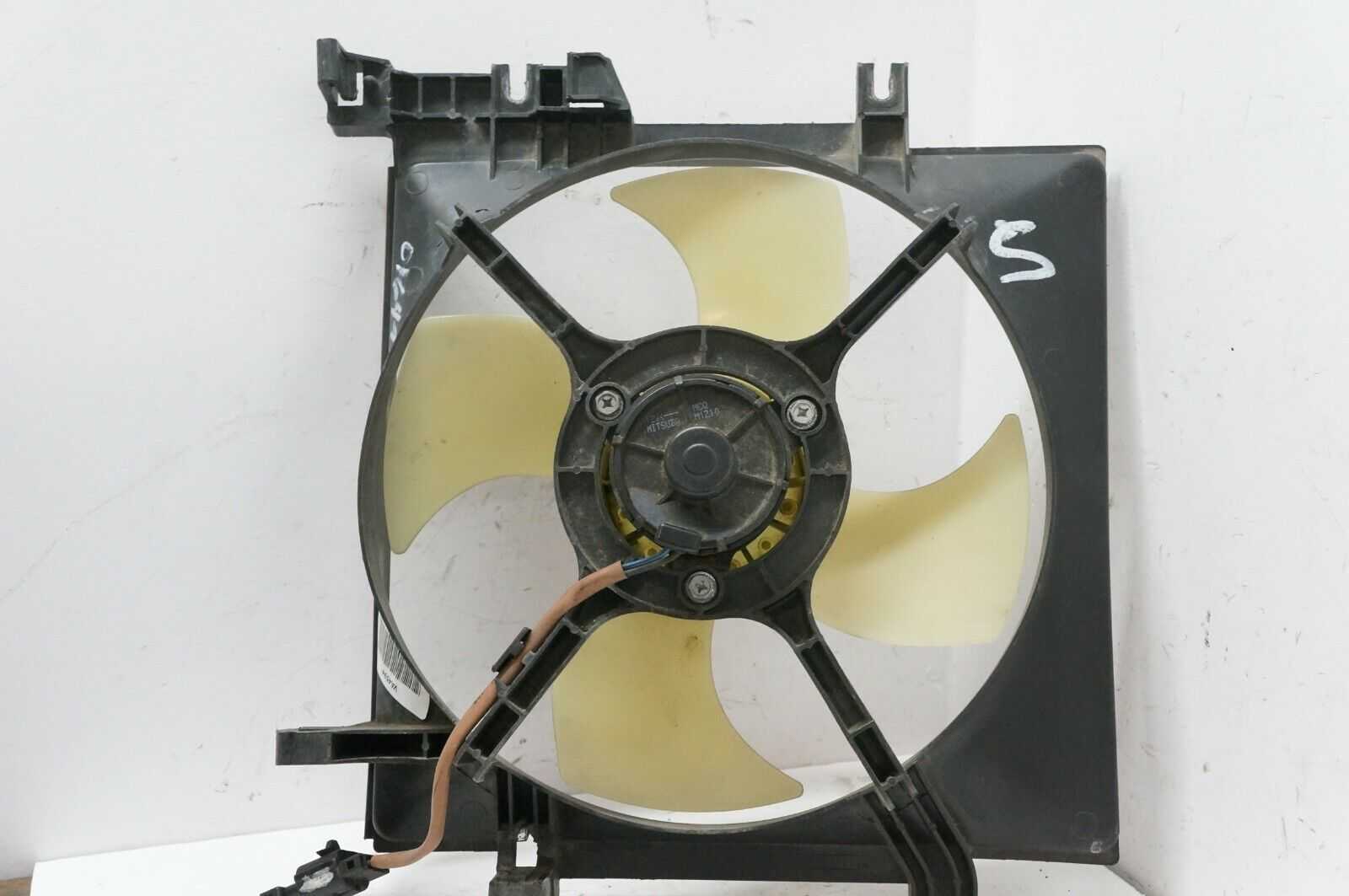 10-14 subaru legacy & outback 2.5l radiator cooling fan right f19000a2618-2 oem Alshned Auto Parts