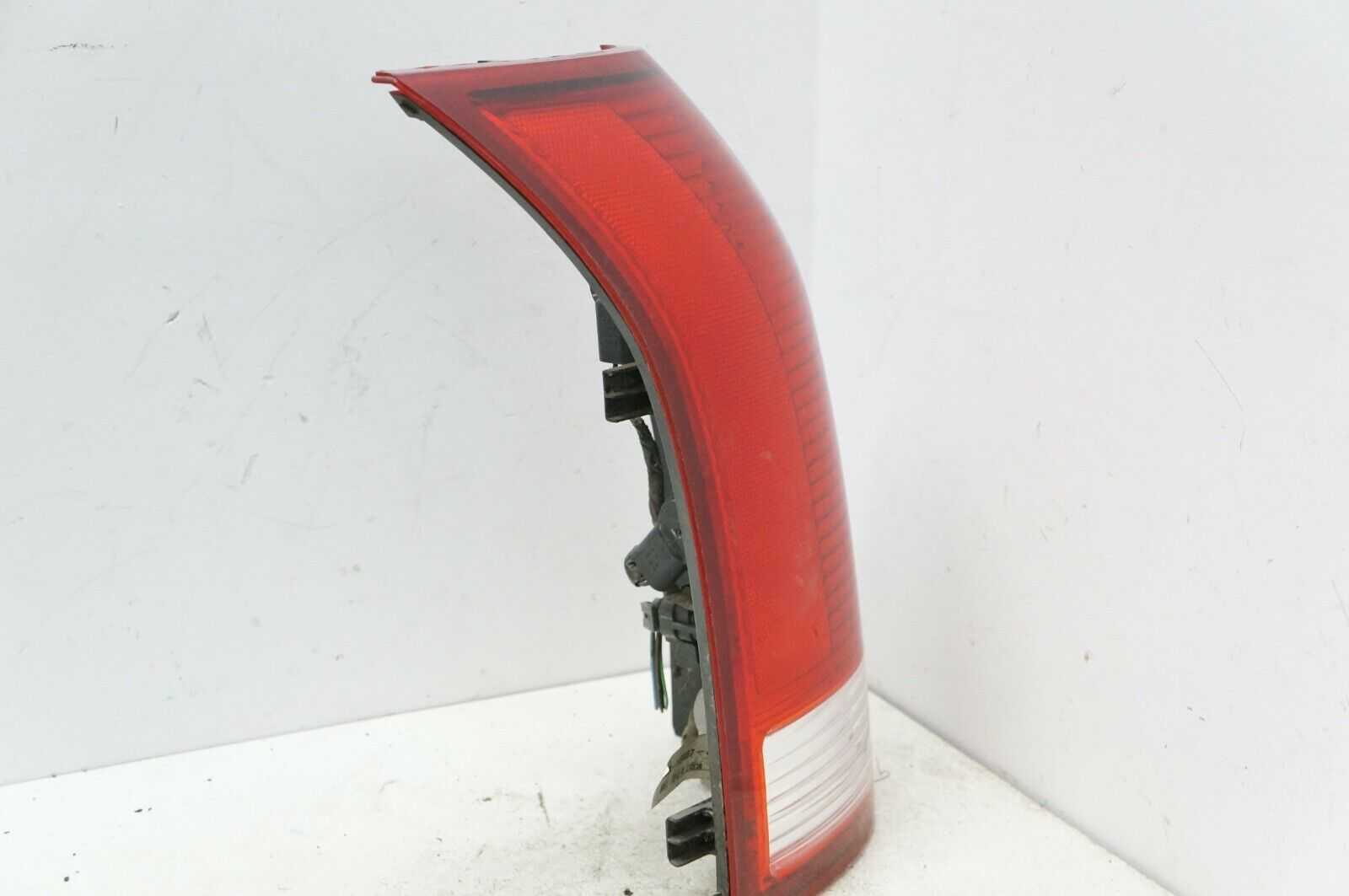 2002-2007 Saturn Vue Driver Left Rear Tail light Lamp 19206828 OEM - Alshned Auto Parts