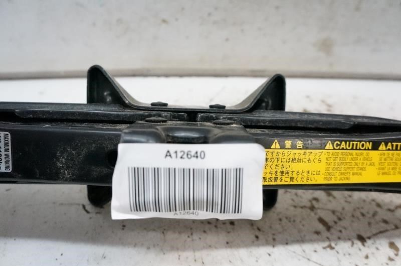 2010 Toyota Corolla Scissor Lift Jack 09111-02090 OEM Alshned Auto Parts