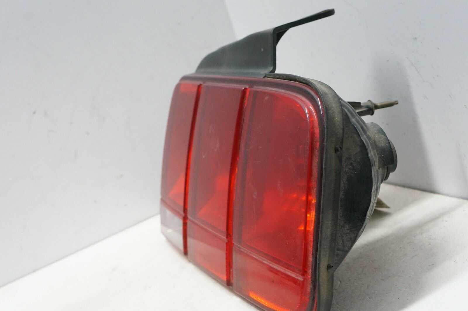 2005-2009 FORD MUSTANG Passenger Right Rear TAIL LAMP 5R3Z-13404-AA OEM - Alshned Auto Parts