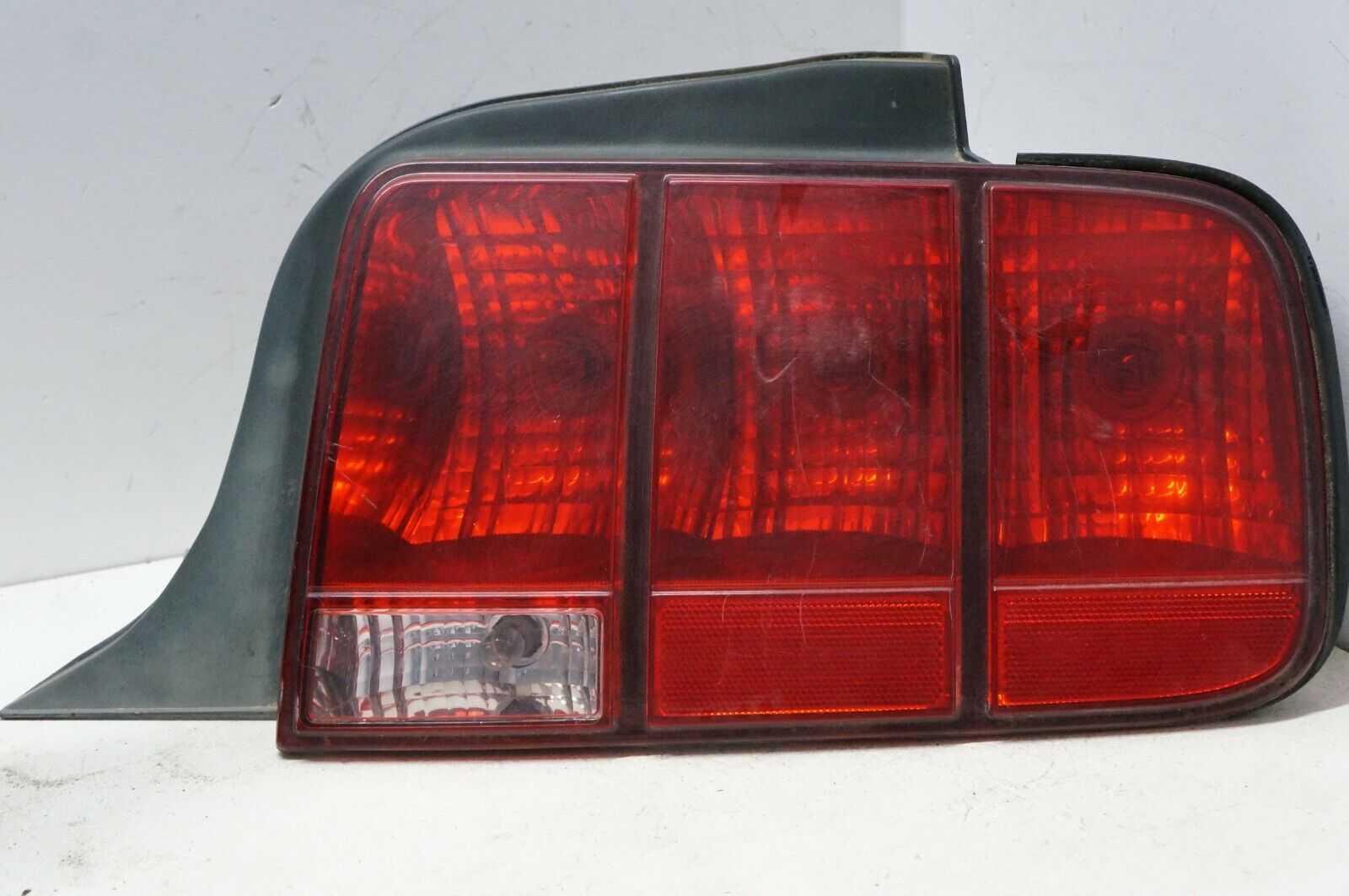 2005-2009 FORD MUSTANG Passenger Right Rear TAIL LAMP 5R3Z-13404-AA OEM - Alshned Auto Parts