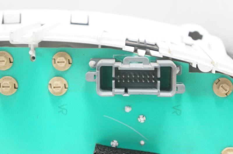 2005 Saturn Vue Speedometer Cluster Unknown Mileage 3329530032C OEM - Alshned Auto Parts