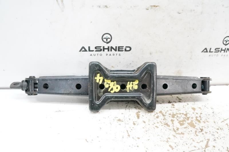 2004 Lexus RX330 or RX350 Scissor Lift Jack 09111-0W090 OEM Alshned Auto Parts