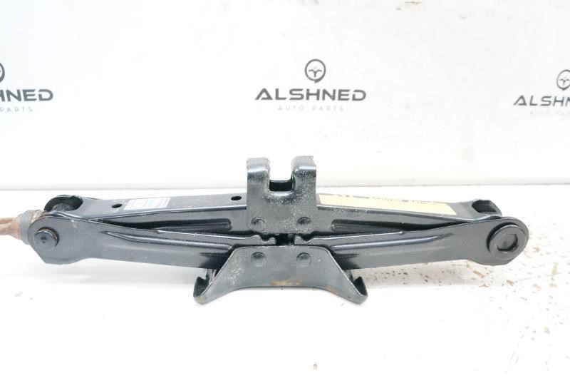 *READ* 2010 Toyota Prius Jack And Plastic Holder 64777-47030 OEM Alshned Auto Parts