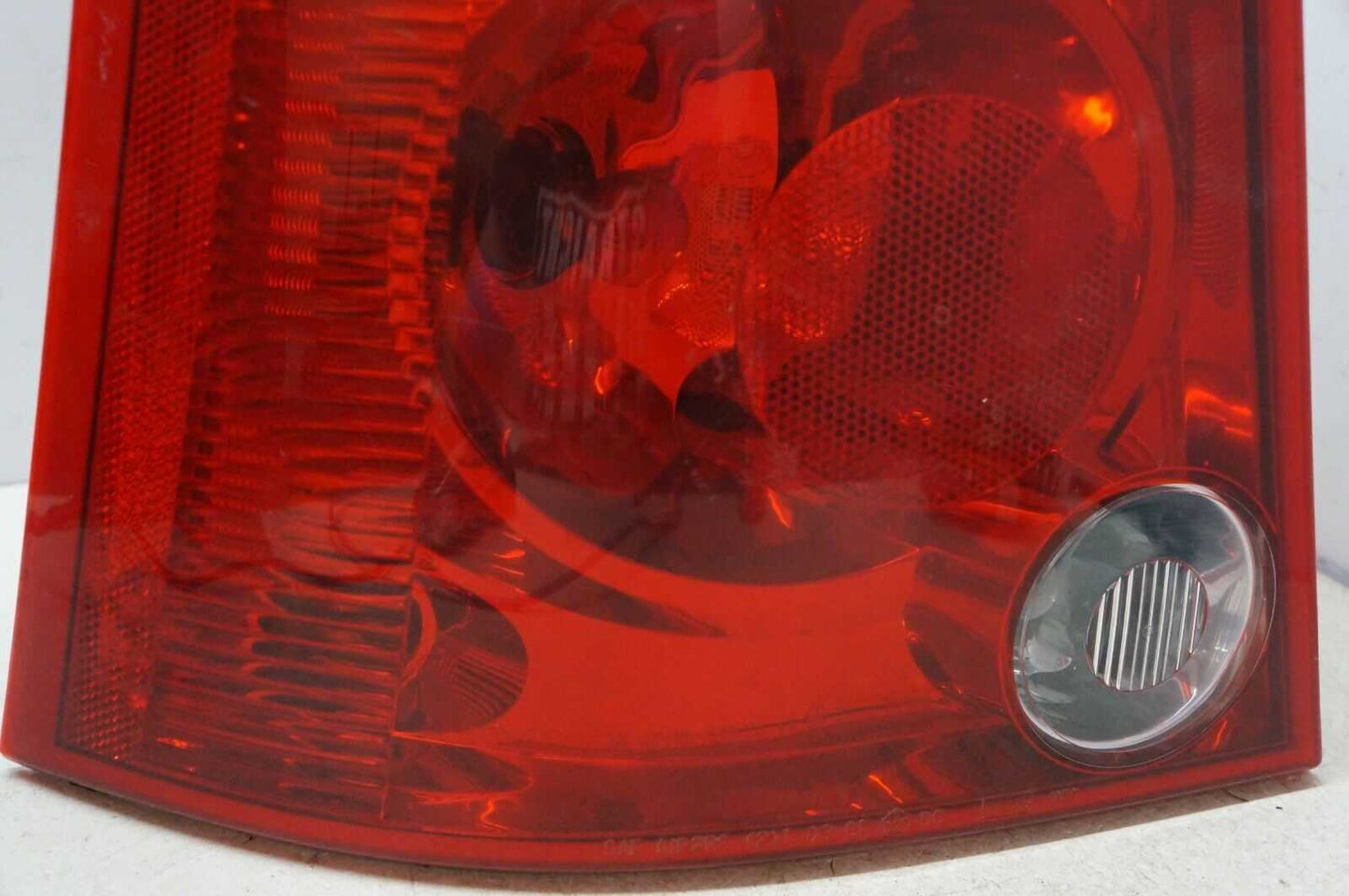 2004-2008 chrysler pacifica driver left rear tail light 5103331ab oem - Alshned Auto Parts