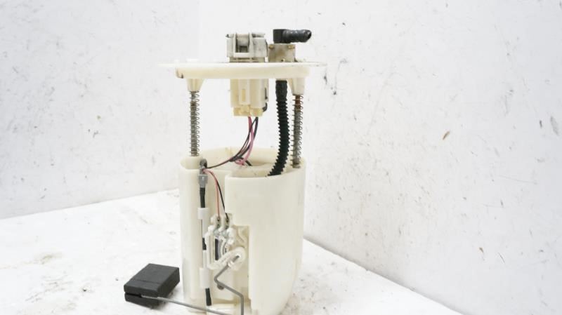 2011-2016 Toyota Sienna 6 Cylinder Fuel Pump Assembly 77020-08050 OEM Alshned Auto Parts