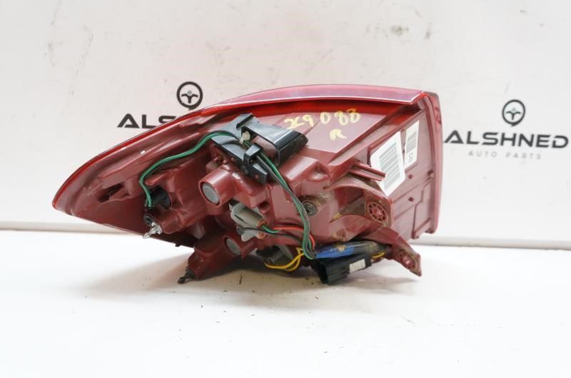 2018 Kia Sedona Passenger Right Rear Upper Tail Light  92402-A9520 OEM *ReaD* - Alshned Auto Parts