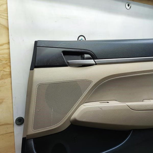 2017-2018 Hyundai Elantra Rear Right Door Trim Panel 83306-F3020-UTG OEM *ReaD*