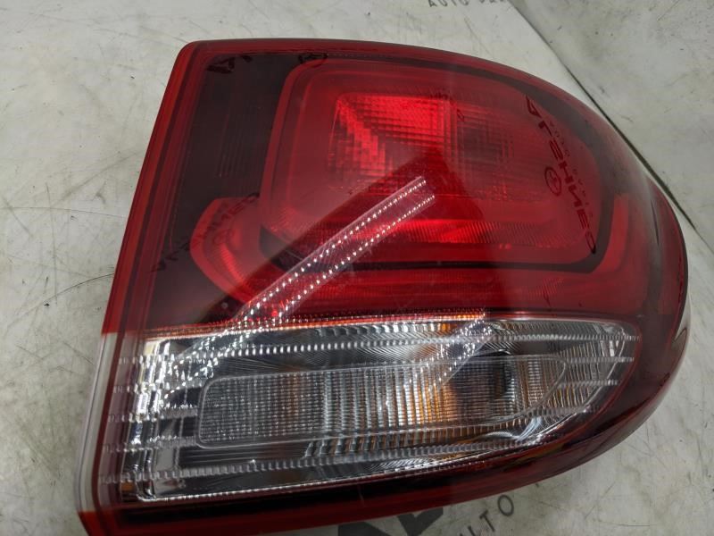 2017-2019 Hyundai Santa Fe Rear Right Passenger Tail Light Lamp 92402-B85 OEM - Alshned Auto Parts