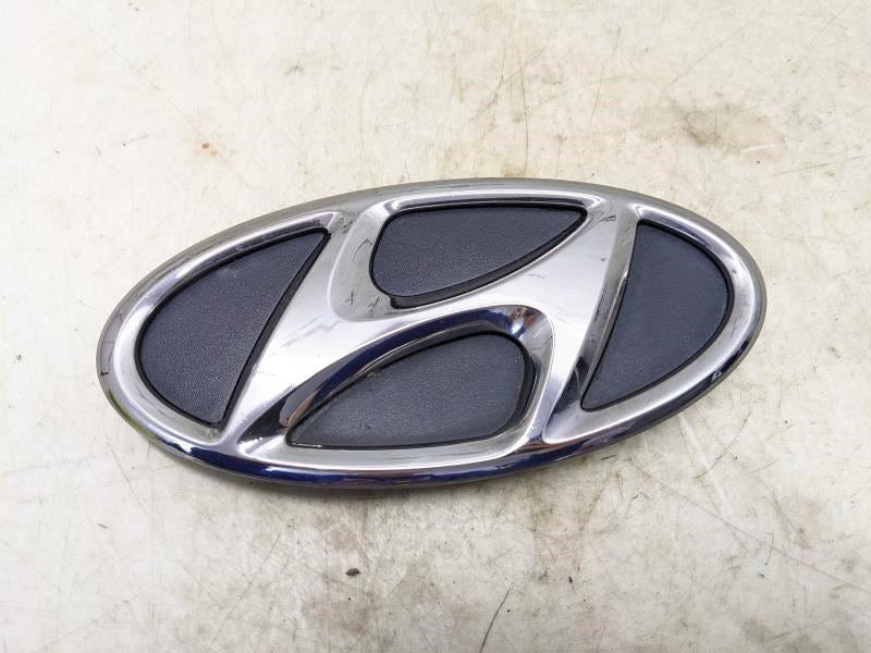 2015-2017 Hyundai Sonata SE Sedan Front Bumper Grille Emblem 86352-C2000 OEM - Alshned Auto Parts