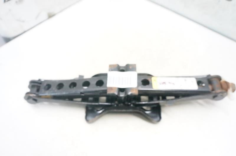 2010-2016 Jeep Patriot Scissor Lift Jack 04766498AA OEM 05105920AE OEM - Alshned Auto Parts