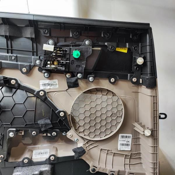2017-2018 Hyundai Elantra Rear Right Door Trim Panel 83306-F3020-UTG OEM *ReaD*