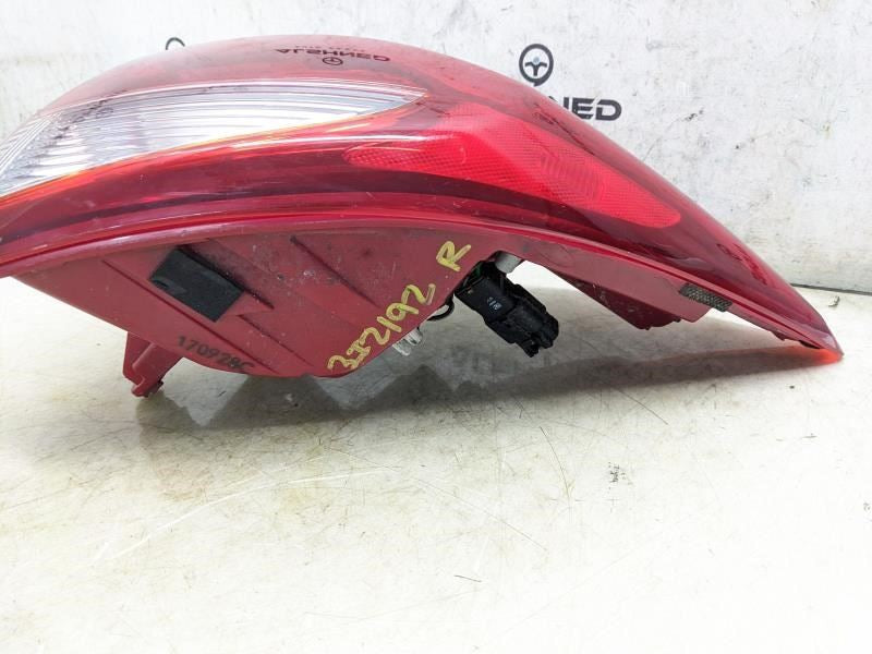 2016-2018 Hyundai Tucson Rear Right Tail Light Lamp Incandescent 92402-D3010 OEM - Alshned Auto Parts