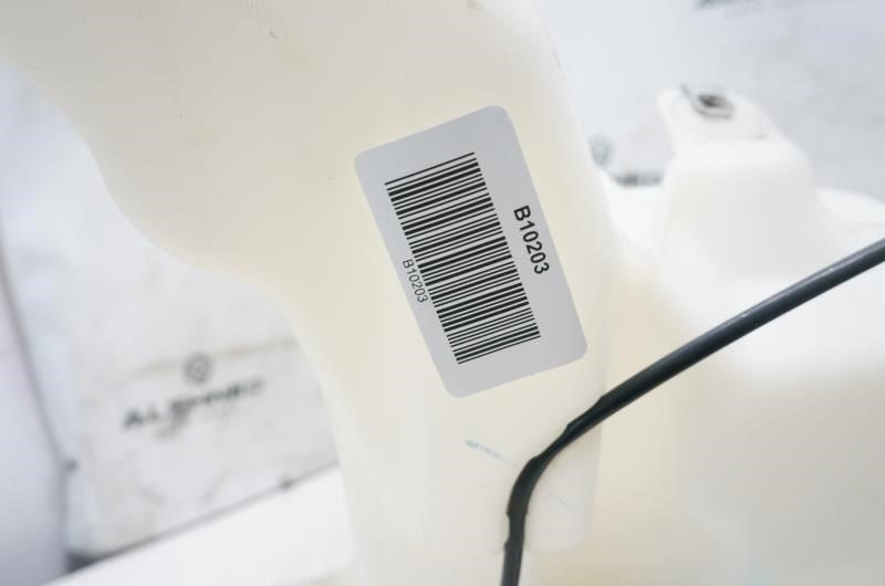 2014-2019 GMC Sierra 1500 Windshield Washer Reservoir Bottle 23283668 OEM *ReaD*