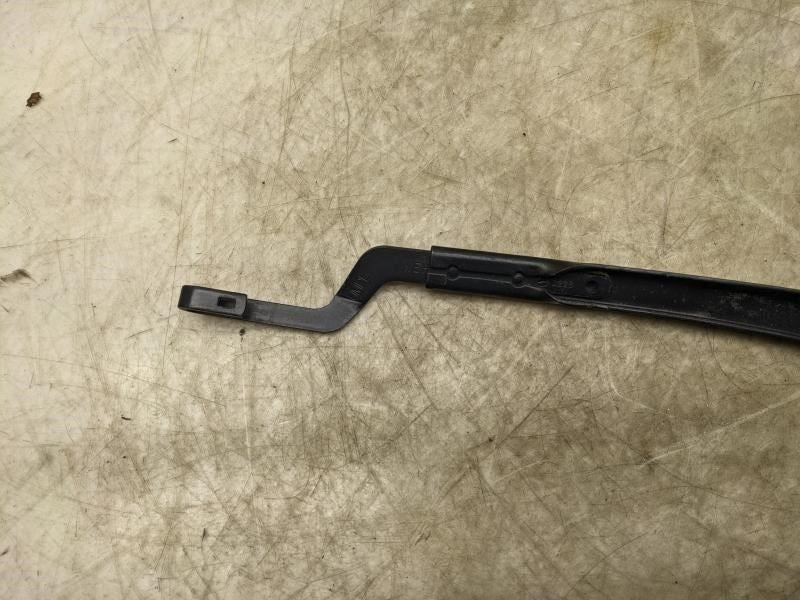 2016-2020 Kia Sorento Front Right Windshield Wiper Arm 98321-C5000 OEM - Alshned Auto Parts