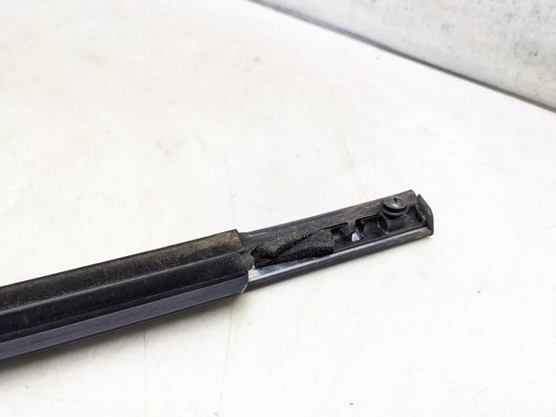 2017-2018 Hyundai Elantra Front Right Outside Belt Molding 82220-F2000 OEM - Alshned Auto Parts