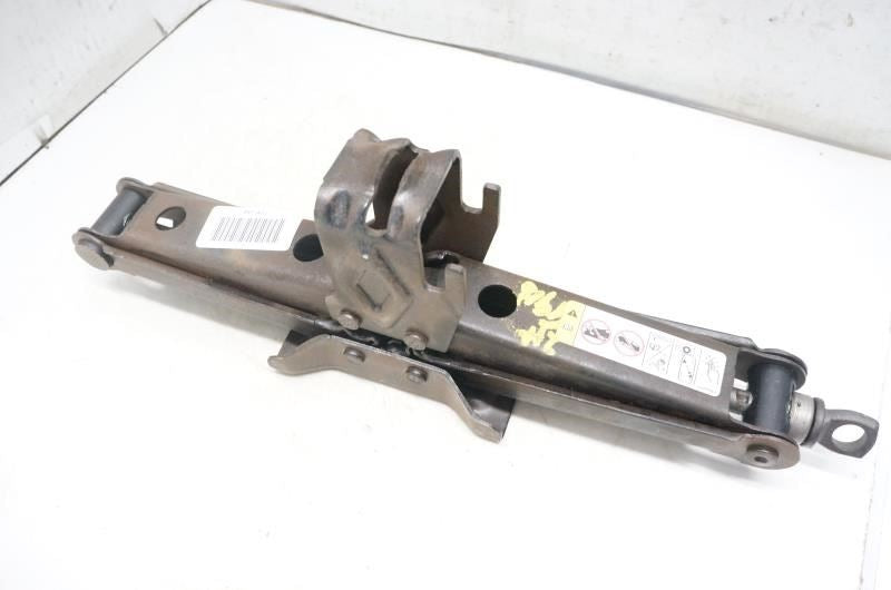 2016 Jeep Cherokee  Lift Jack 04766498AA OEM - Alshned Auto Parts