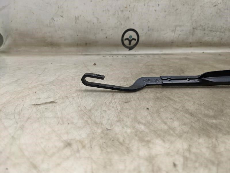 2017-2020 Hyundai Elantra Front Right Windshield Wiper Arm 98321-F2000 OEM - Alshned Auto Parts